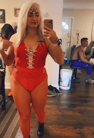 Maravillosa Alexandria Knight con Traje de Cuerpo Rojo