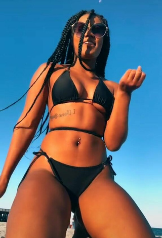 Sexy Aanaejha Jordan con Bikini Negro