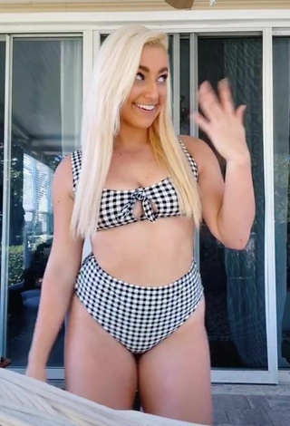 Sexy Alexandria Knight con Bikini