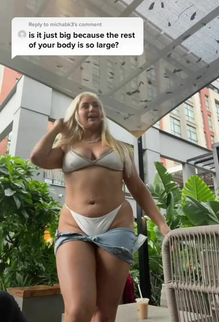 Más caliente Alexandria Knight con Bikini Blanco