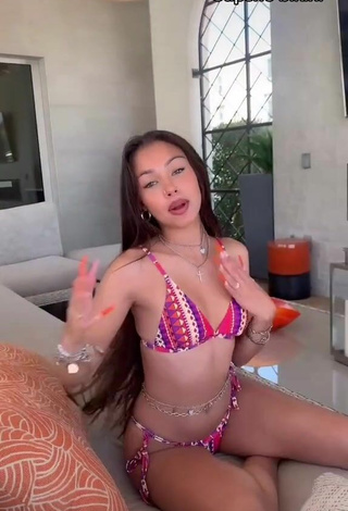 Caliente Aleina Topp con Bikini