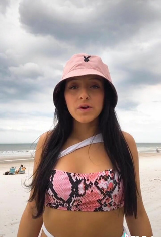 4. Sexy Brooke Sanchez Con Sujetador De Bikini En La Playa