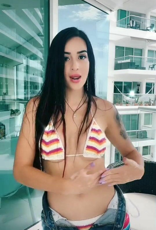 2. Bonita Adriana Valcárcel Con Sujetador De Bikini