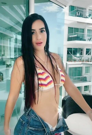 3. Bonita Adriana Valcárcel Con Sujetador De Bikini