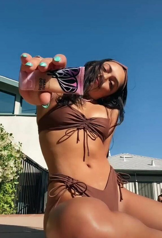 2. Avani Gregg Con Provocativos Bikini Marrón