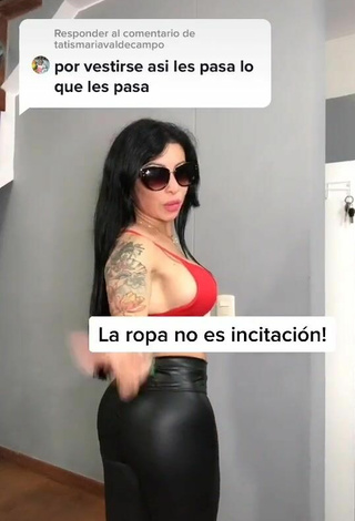 Hermosa Adriana Espitia con Top Corto Rojo