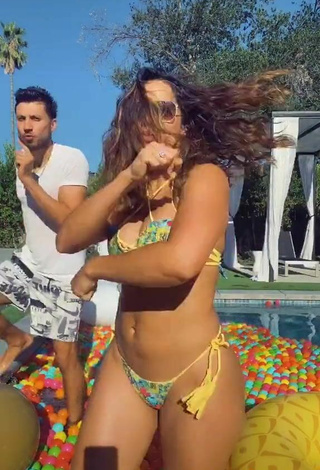 5. Sexy Andrea Espada Con Bikini