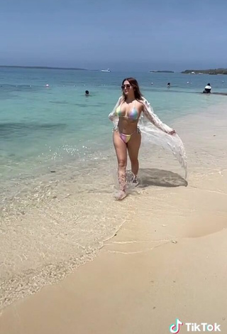 5. Caliente Abril Abdamari Garza Alonso Enseña Escote Con Bikini En La Playa