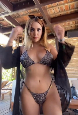 Hermosa Abril Abdamari Garza Alonso enseña escote con Bikini