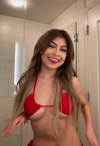 2. Sexy Desiree Montoya Con Bikini Rojo