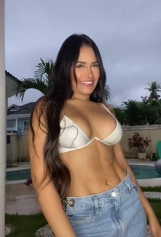 5. Caliente Flayslane Raiane Preira Da Silva Enseña Escote Con Sujetador De Bikini Y Tetas Saltarinas