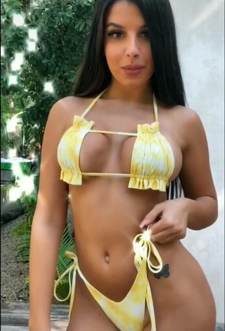 2. Magnética Franjomar Enseña Escote Con Bikini Amarillo