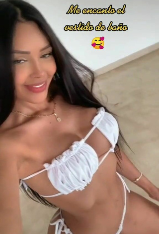 Cariño Franjomar enseña escote con Sensuales Bikini Blanco