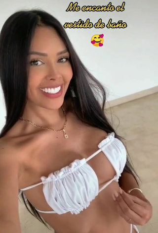 3. Cariño Franjomar Enseña Escote Con Sensuales Bikini Blanco