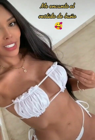 4. Cariño Franjomar Enseña Escote Con Sensuales Bikini Blanco