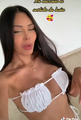 5. Cariño Franjomar Enseña Escote Con Sensuales Bikini Blanco