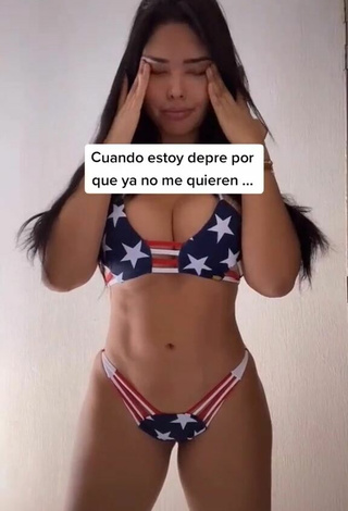 Dulce Franjomar enseña escote con Bikini