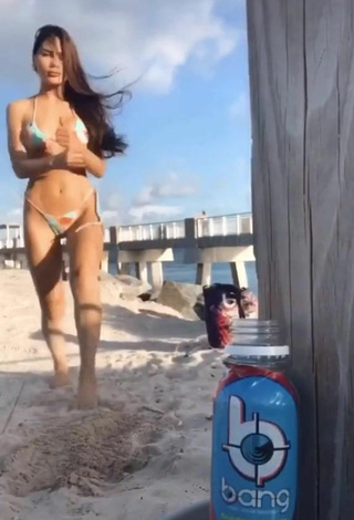 2. Georgina Mazzeo Parece Impresionante Con Bikini Verde En La Playa