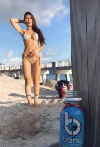 3. Georgina Mazzeo Parece Impresionante Con Bikini Verde En La Playa