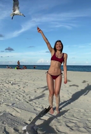 2. Sexy Georgina Mazzeo Enseña Piernas En La Playa