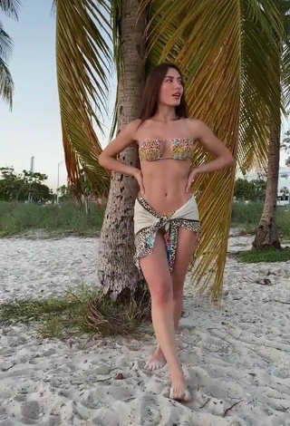 4. Georgina Mazzeo Parece Preciosa Con Bikini En La Playa