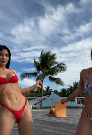 Georgina Mazzeo Parece Realmente Linda con Bikini