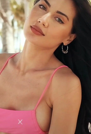 3. Georgina Mazzeo Con Provocativos Bikini Rosa En La Playa