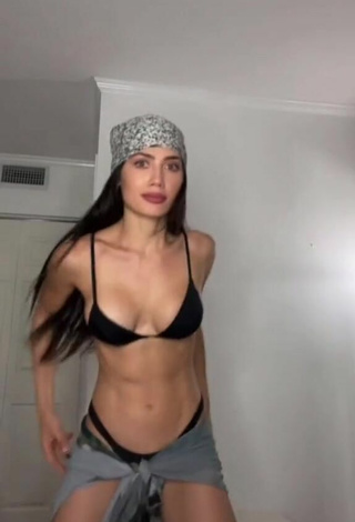 Georgina Mazzeo Parece Sexy con Bikini Negro