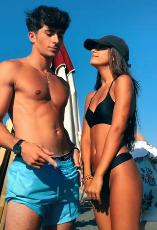 2. Sexy Giorgia Malerba Con Bikini Negro