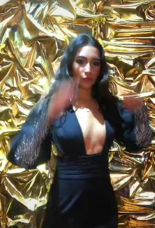 1. Sexy Gloria Valencia Con Vestido Negro