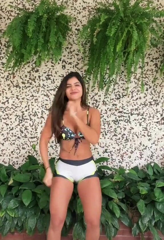 Hermosa Hariany Nathália Almeida con Sujetador de Bikini