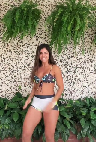 2. Hermosa Hariany Nathália Almeida Con Sujetador De Bikini