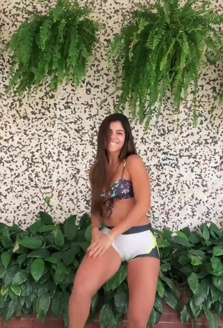 3. Hermosa Hariany Nathália Almeida Con Sujetador De Bikini