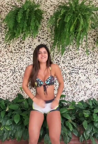 4. Hermosa Hariany Nathália Almeida Con Sujetador De Bikini