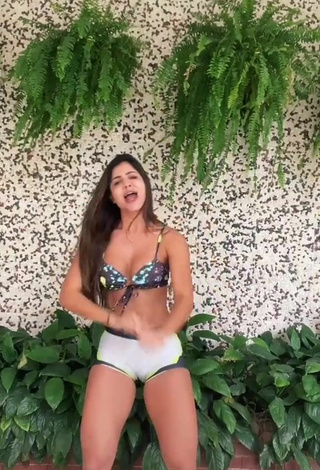 5. Hermosa Hariany Nathália Almeida Con Sujetador De Bikini