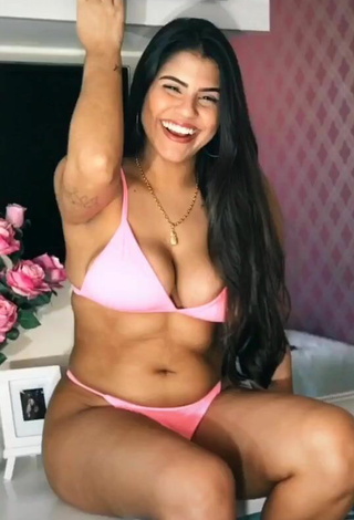 3. Increíble Julia Antunes Enseña Escote Con Bikini