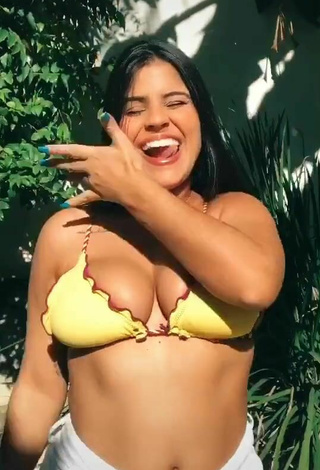 2. Julia Antunes Enseña Escote Con Deslumbrantes Sujetador De Bikini Y Tetas Saltarinas