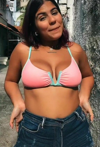 Julia Antunes Parece Cariño con Sujetador de Bikini y Tetas Saltarinas