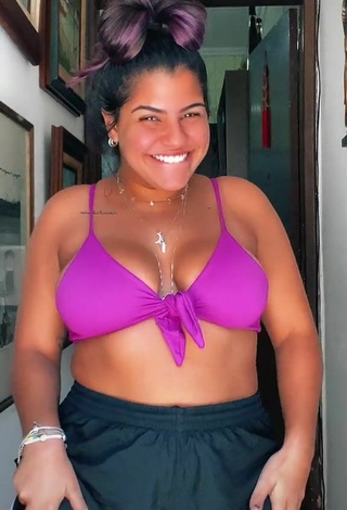 Más caliente Julia Antunes enseña escote con Sujetador de Bikini y Tetas Saltarinas