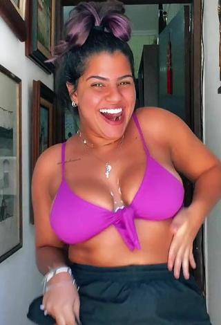 5. Más Caliente Julia Antunes Enseña Escote Con Sujetador De Bikini Y Tetas Saltarinas