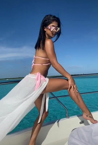 Más caliente Kimberly Flores con Sujetador de Bikini en un barco