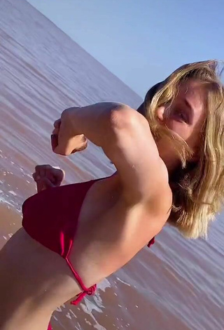 4. Caliente Kate Kisskate Con Bikini Rojo En La Playa