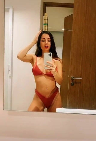 2. Andrea Caro Parece Increíble Con Bikini Rojo