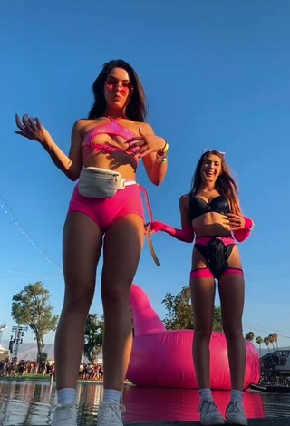 Atractiva Lauren Gibson con Provocativos Bikini