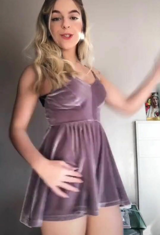 2. Sexy Lorella Verta Con Vestido Violeta