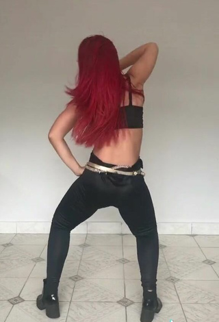 3. Sexy Mayca Delduque Con Leggings Negro Mientras Hace Twerking