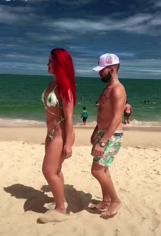 2. Increíble Mayca Delduque Con Tanga En La Playa