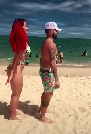 4. Increíble Mayca Delduque Con Tanga En La Playa