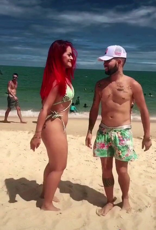 5. Increíble Mayca Delduque Con Tanga En La Playa