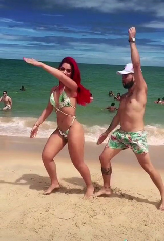 4. Atractiva Mayca Delduque Con Provocativos Tanga En La Playa